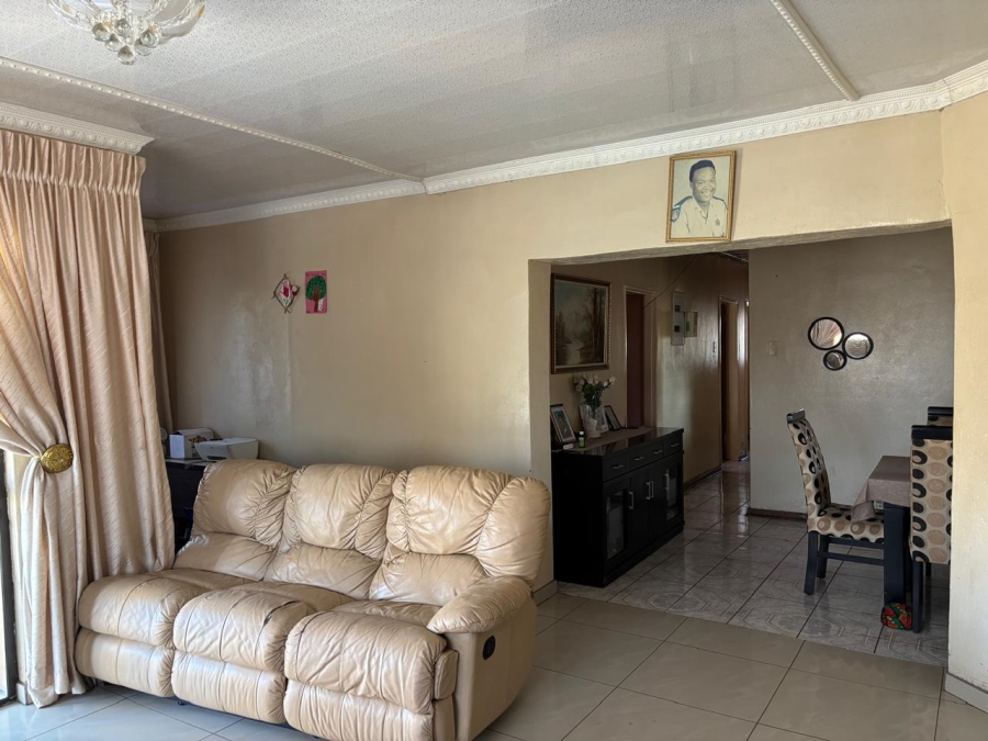 3 Bedroom Property for Sale in Montshioa North West